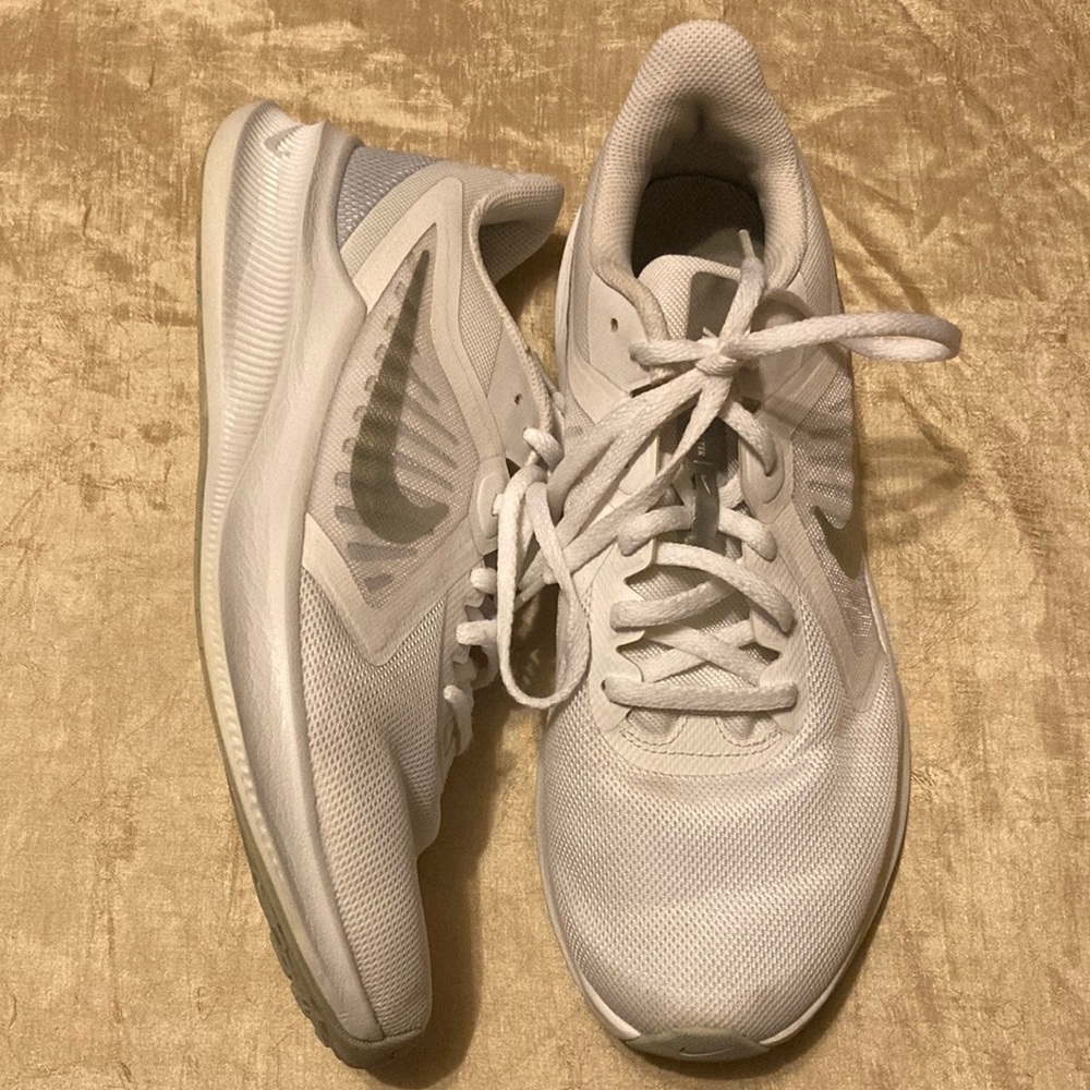 Nike Downshifter White / Metallic Silver Running